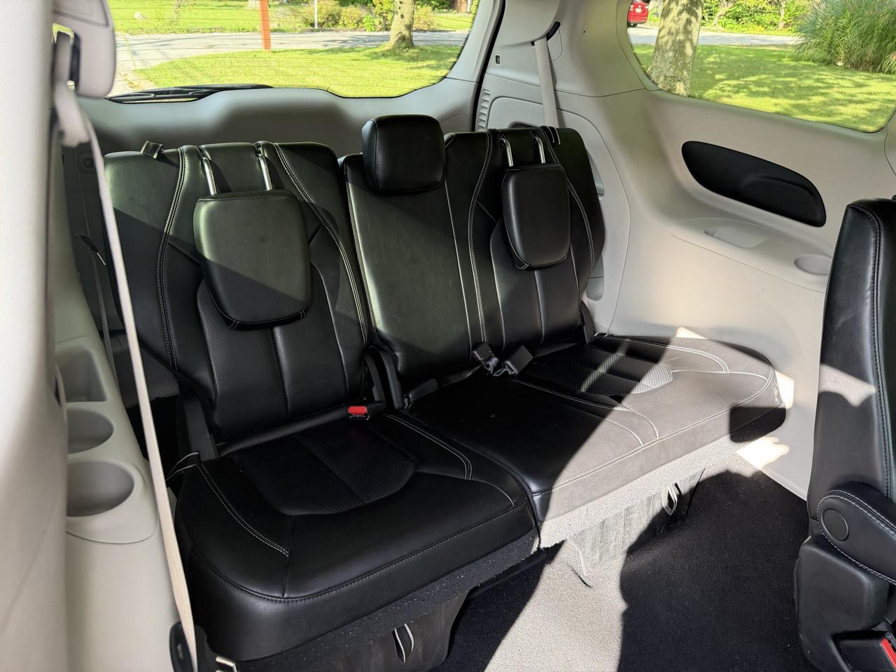 Chrysler Pacifica Touring L 2023