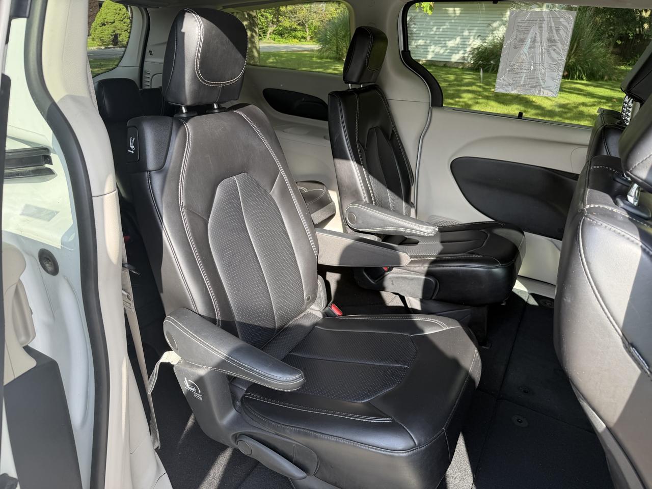 Chrysler Pacifica Touring L 2023