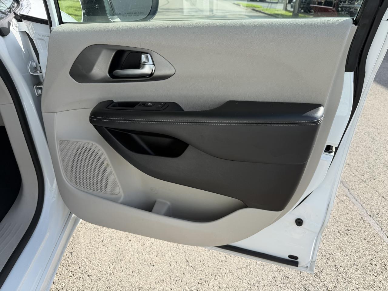 Chrysler Pacifica Touring L 2023