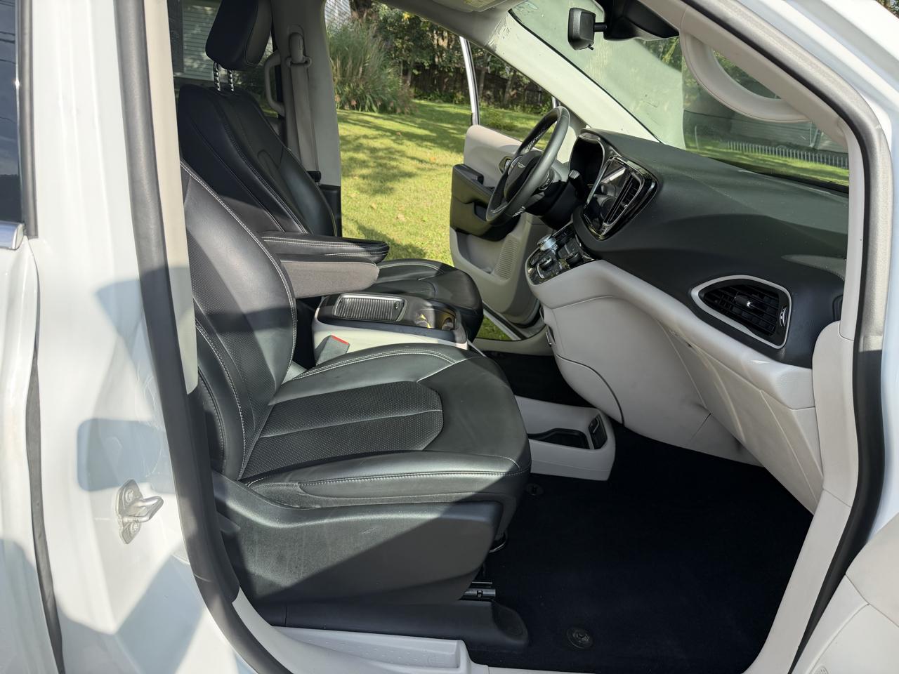 Chrysler Pacifica Touring L 2023
