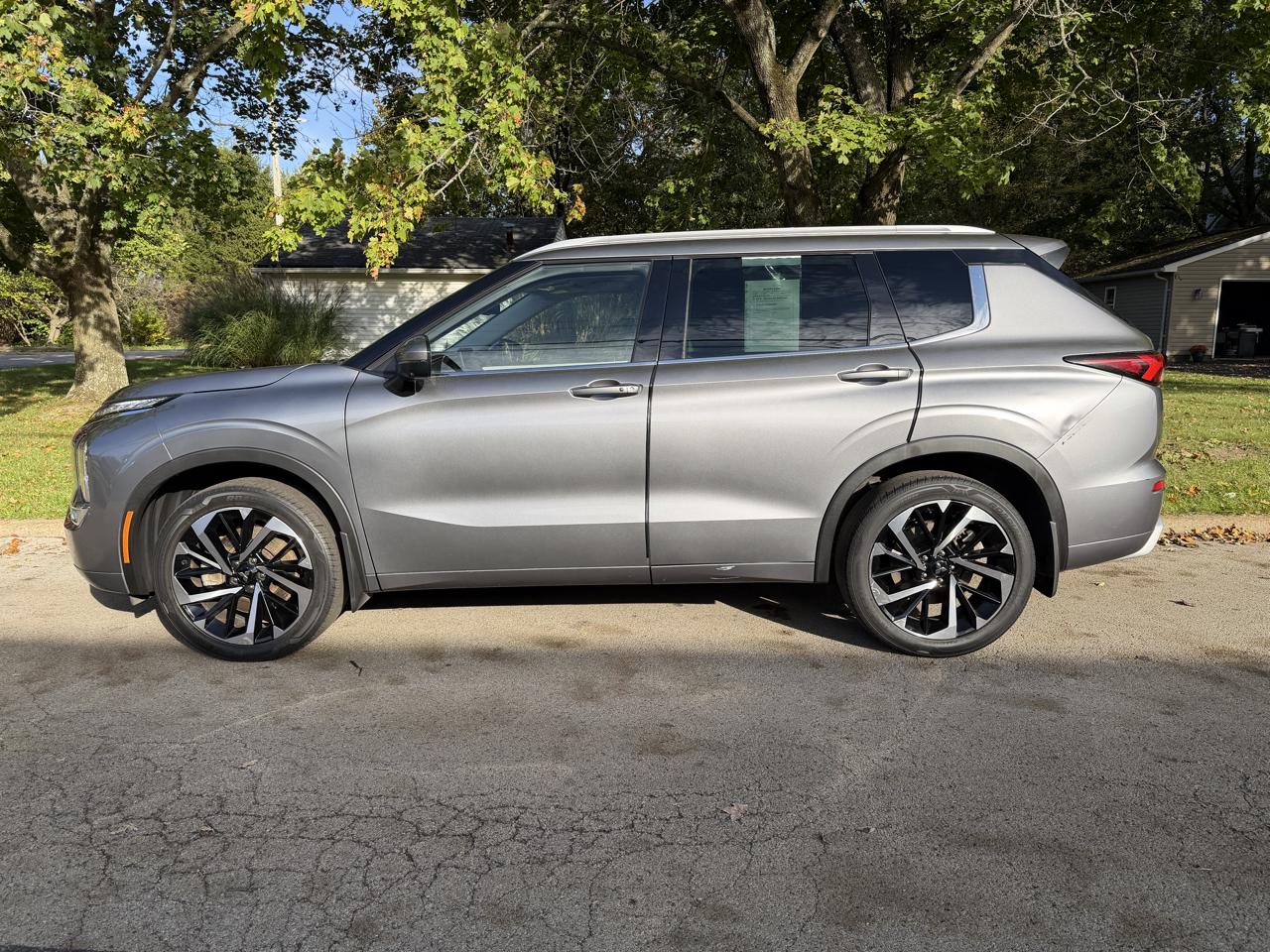 Mitsubishi Outlander SEL 4D SUV FWD 2022