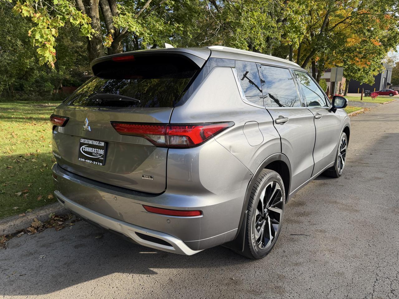 Mitsubishi Outlander SEL 4D SUV FWD 2022