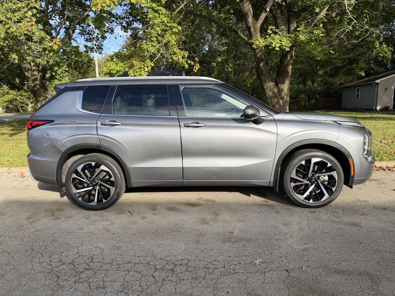 Mitsubishi Outlander SEL 4D SUV FWD 2022