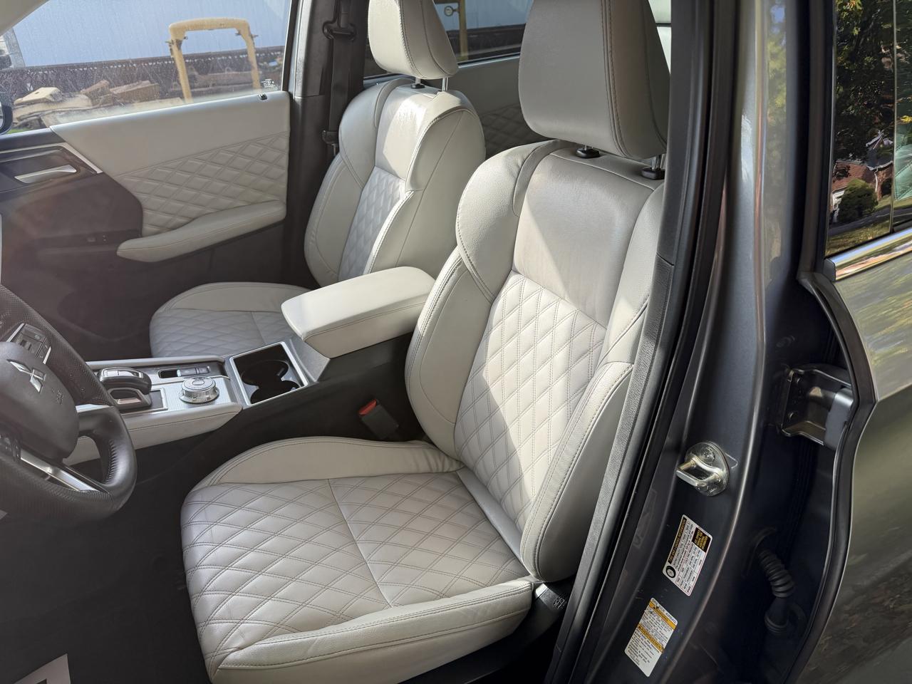 Mitsubishi Outlander SEL 4D SUV FWD 2022