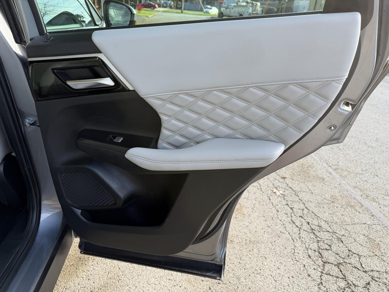 Mitsubishi Outlander SEL 4D SUV FWD 2022