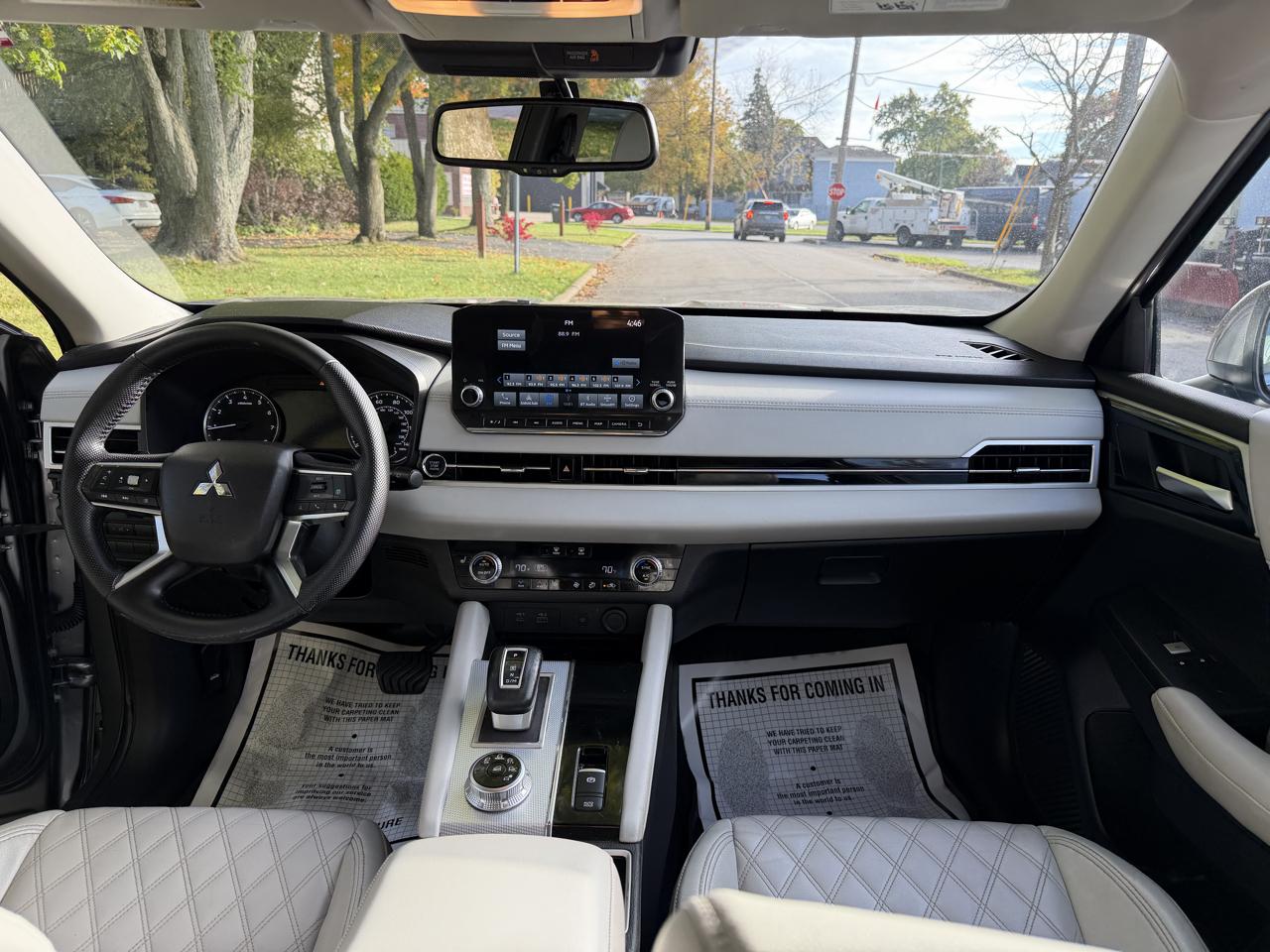 Mitsubishi Outlander SEL 4D SUV FWD 2022