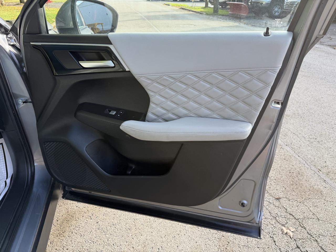 Mitsubishi Outlander SEL 4D SUV FWD 2022