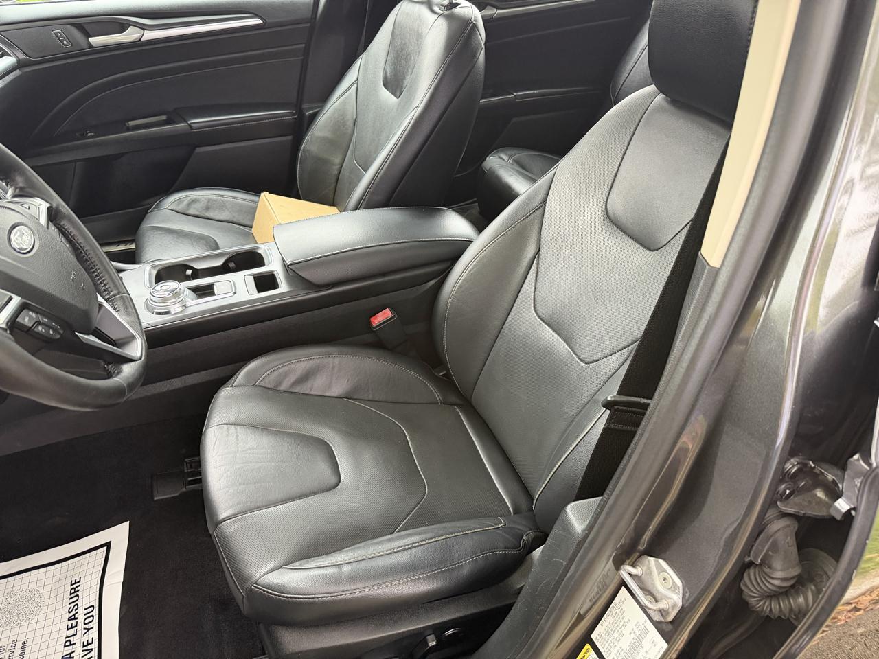 Ford Fusion 4dr Sdn Titanium AWD 2020