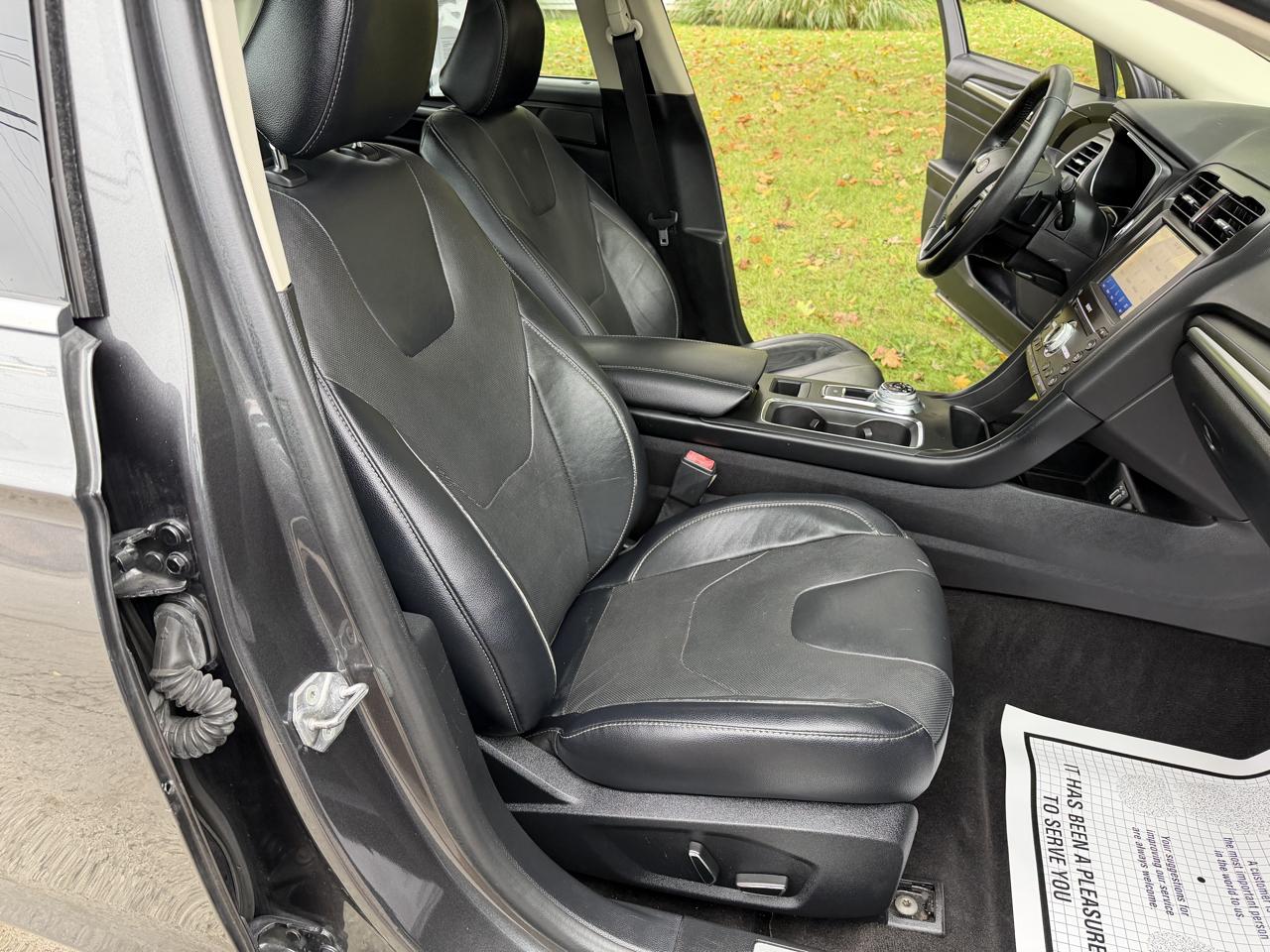 Ford Fusion 4dr Sdn Titanium AWD 2020
