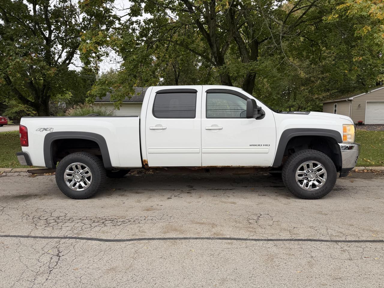 Chevrolet Silverado 2500HD 4WD Crew Cab 153" LTZ 2011