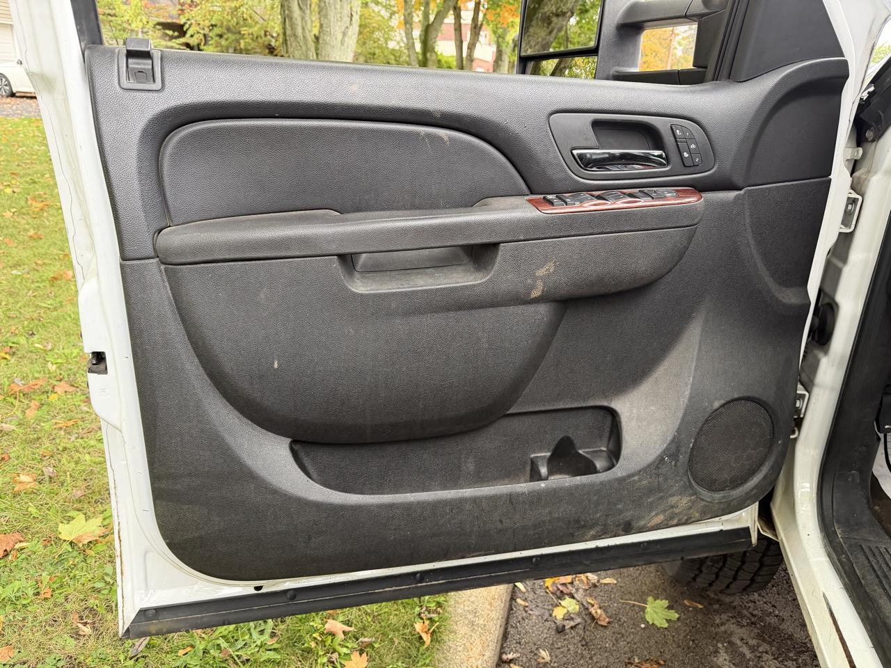Chevrolet Silverado 2500HD 4WD Crew Cab 153" LTZ 2011