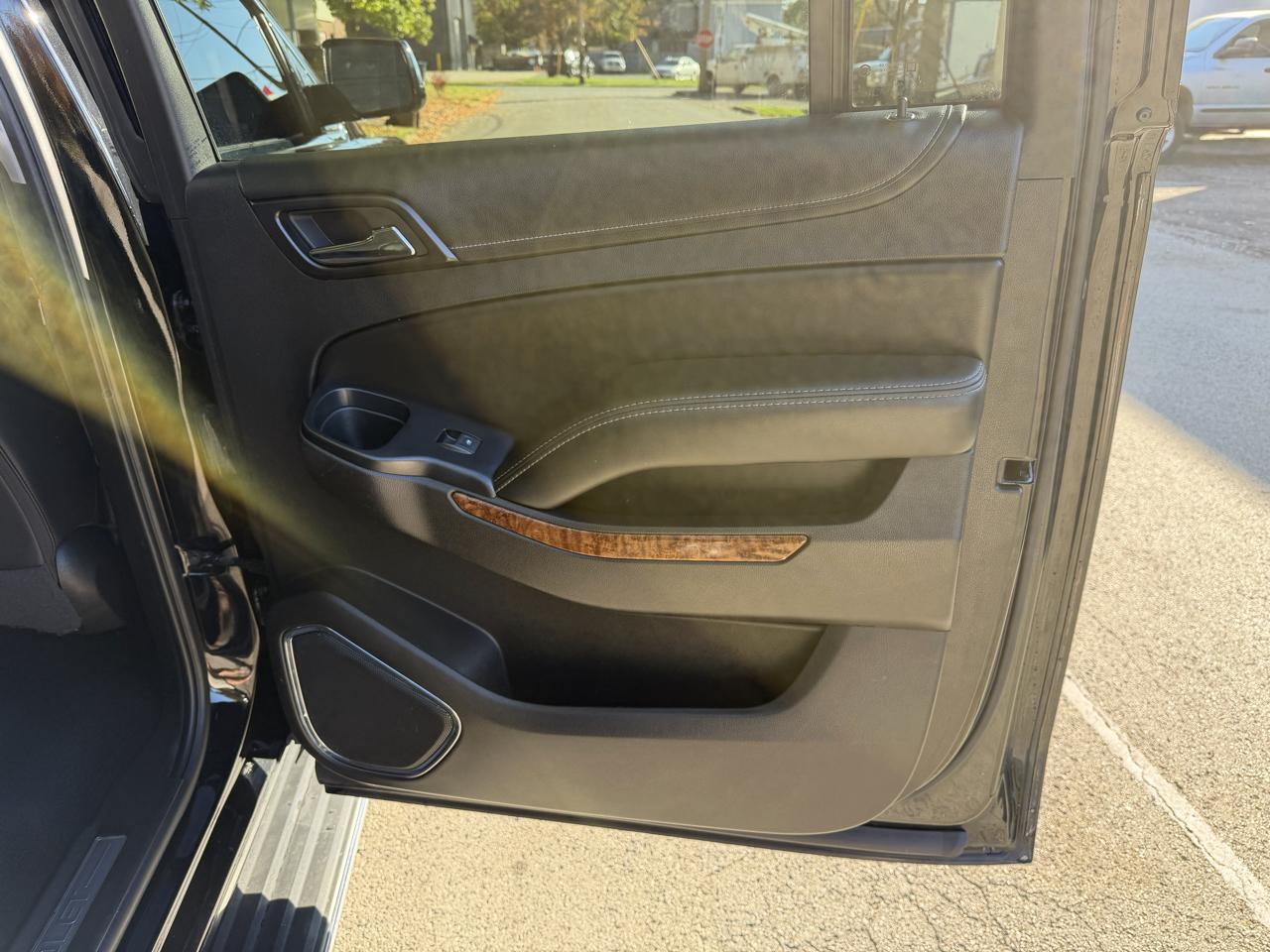 Chevrolet Suburban 1500 Premier 4D SUV 4WD 2017