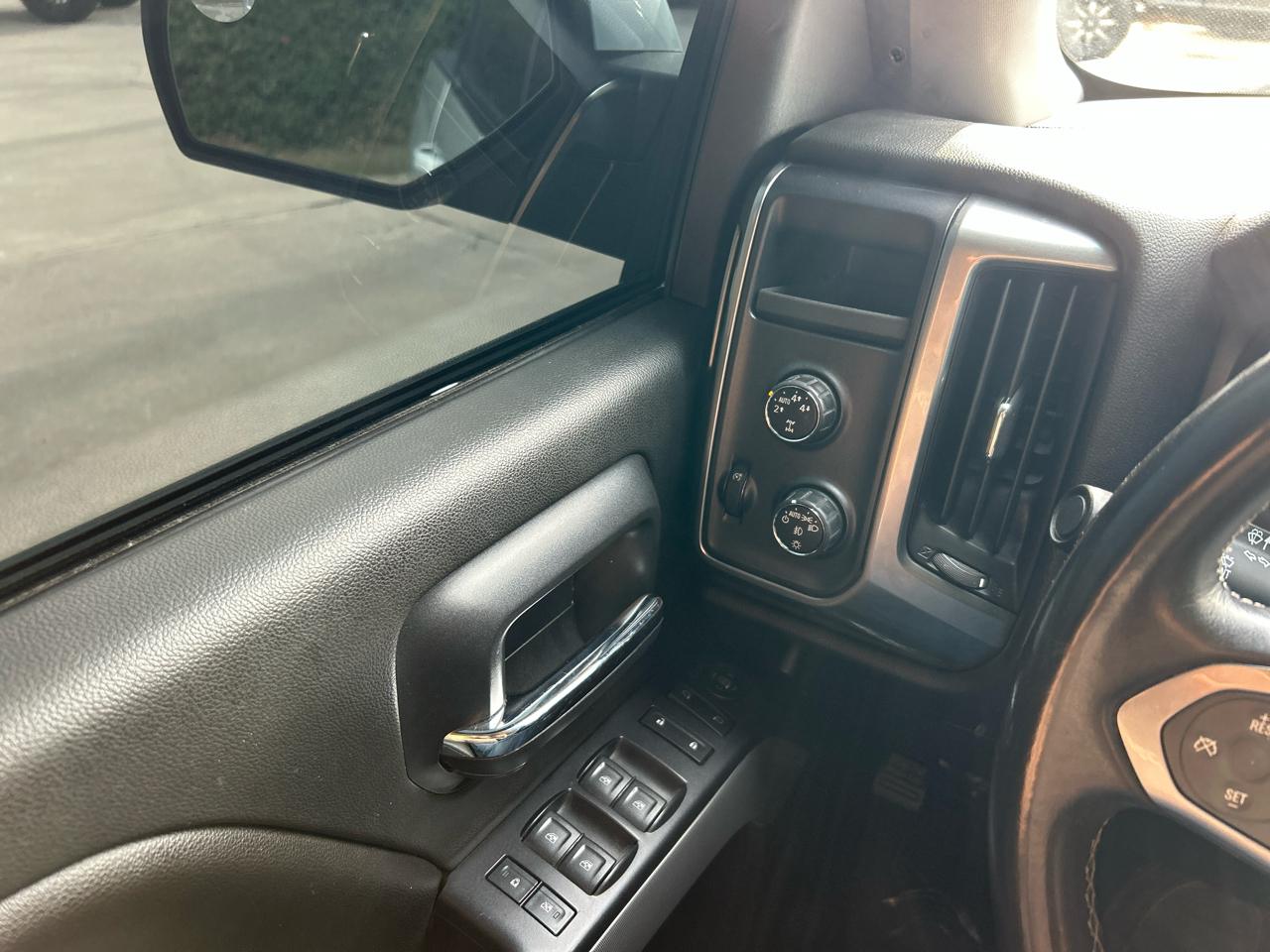 Chevrolet Silverado 1500 4WD Crew Cab 143.5" LT w/2LT 2015