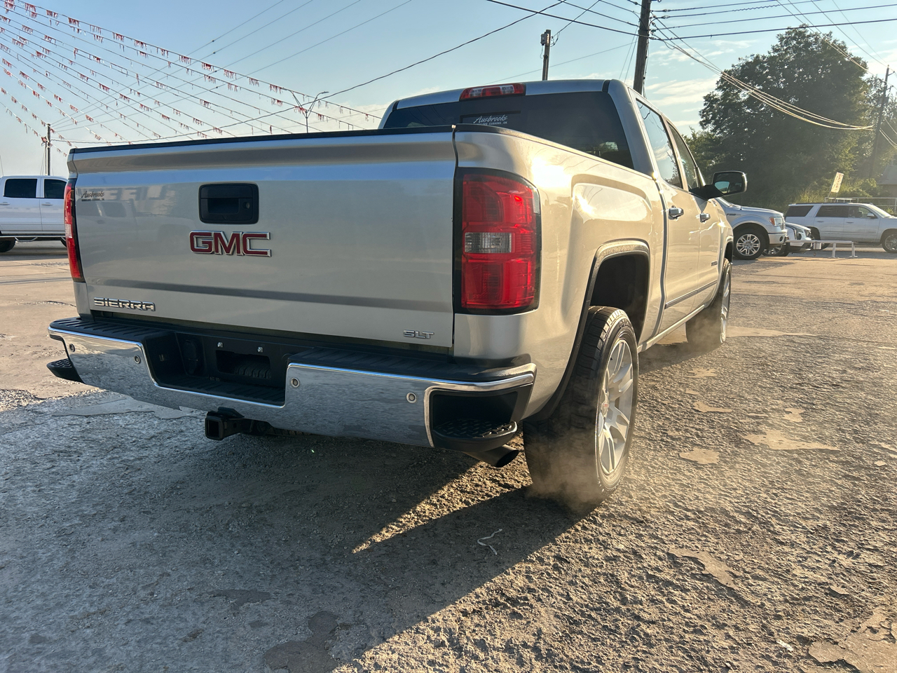 GMC Sierra 1500 4WD Crew Cab 143.5" SLT 2015 GMC Sierra 1500 4WD Crew Cab 143.5" SLT 2015