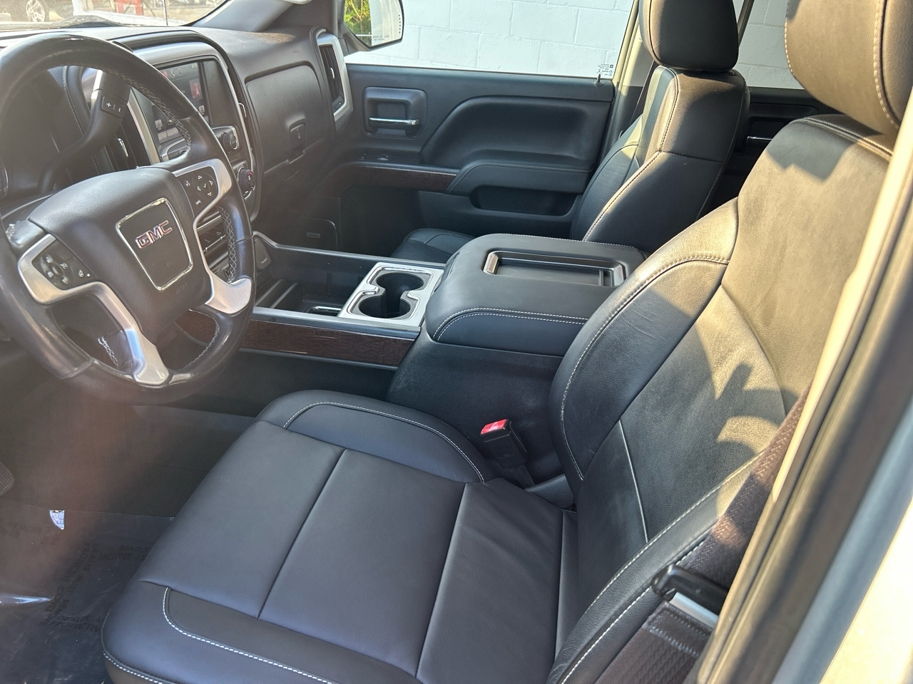 GMC Sierra 1500 4WD Crew Cab 143.5" SLT 2015 GMC Sierra 1500 4WD Crew Cab 143.5" SLT 2015