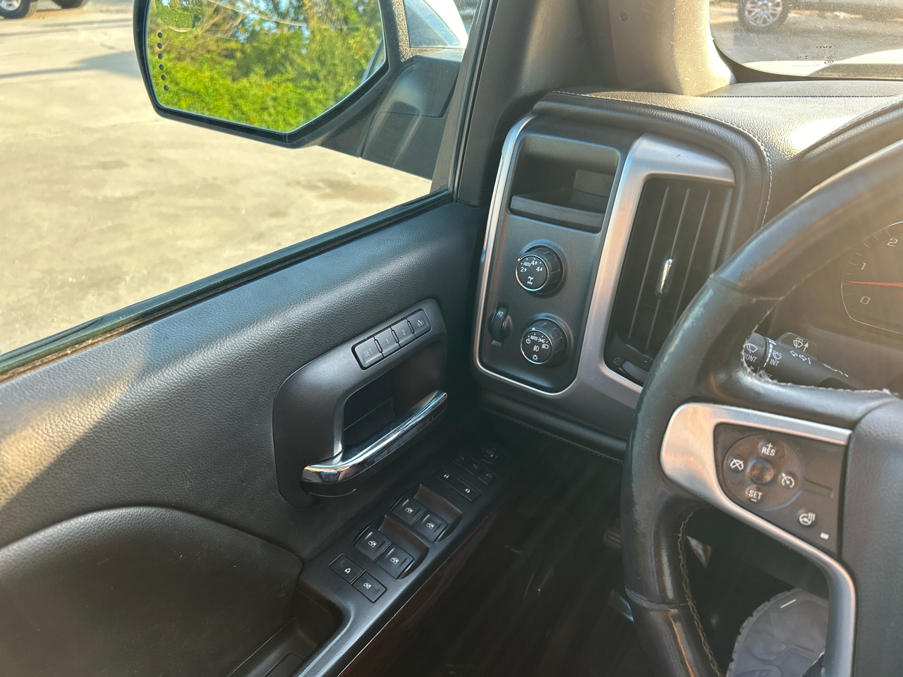 GMC Sierra 1500 4WD Crew Cab 143.5" SLT 2015 GMC Sierra 1500 4WD Crew Cab 143.5" SLT 2015