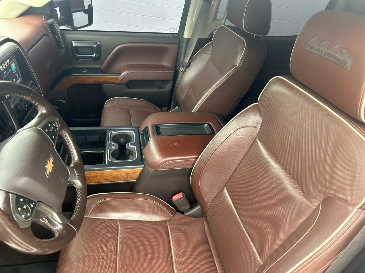 Chevrolet Silverado 2500HD Built After Aug 14 4WD Crew Cab 153.7" High Country 2015 Chevrolet Silverado 2500HD Built After Aug 14 4WD Crew Cab 153.7" High Country 2015