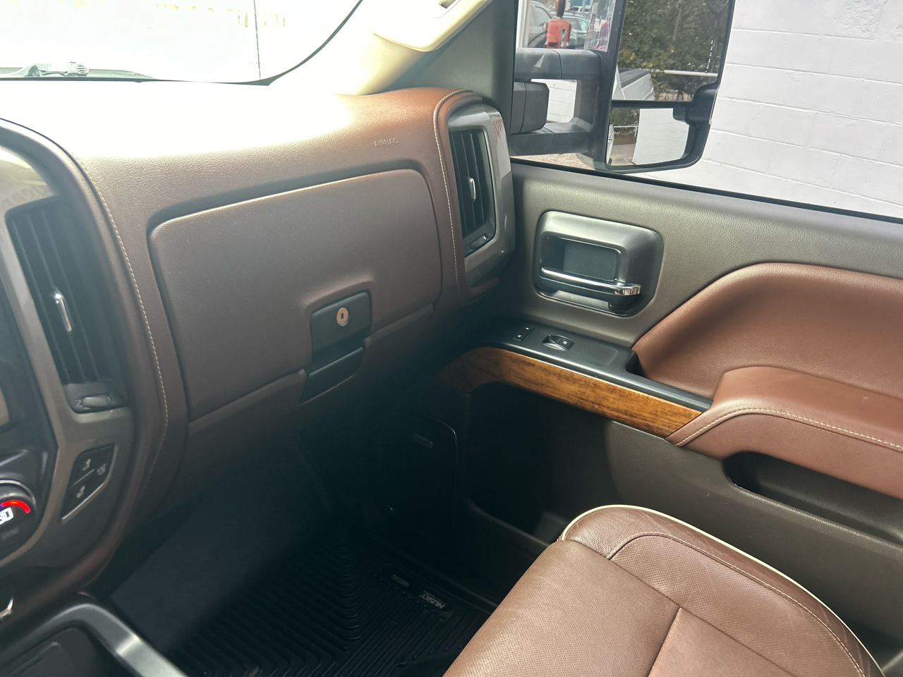 Chevrolet Silverado 2500HD Built After Aug 14 4WD Crew Cab 153.7" High Country 2015 Chevrolet Silverado 2500HD Built After Aug 14 4WD Crew Cab 153.7" High Country 2015