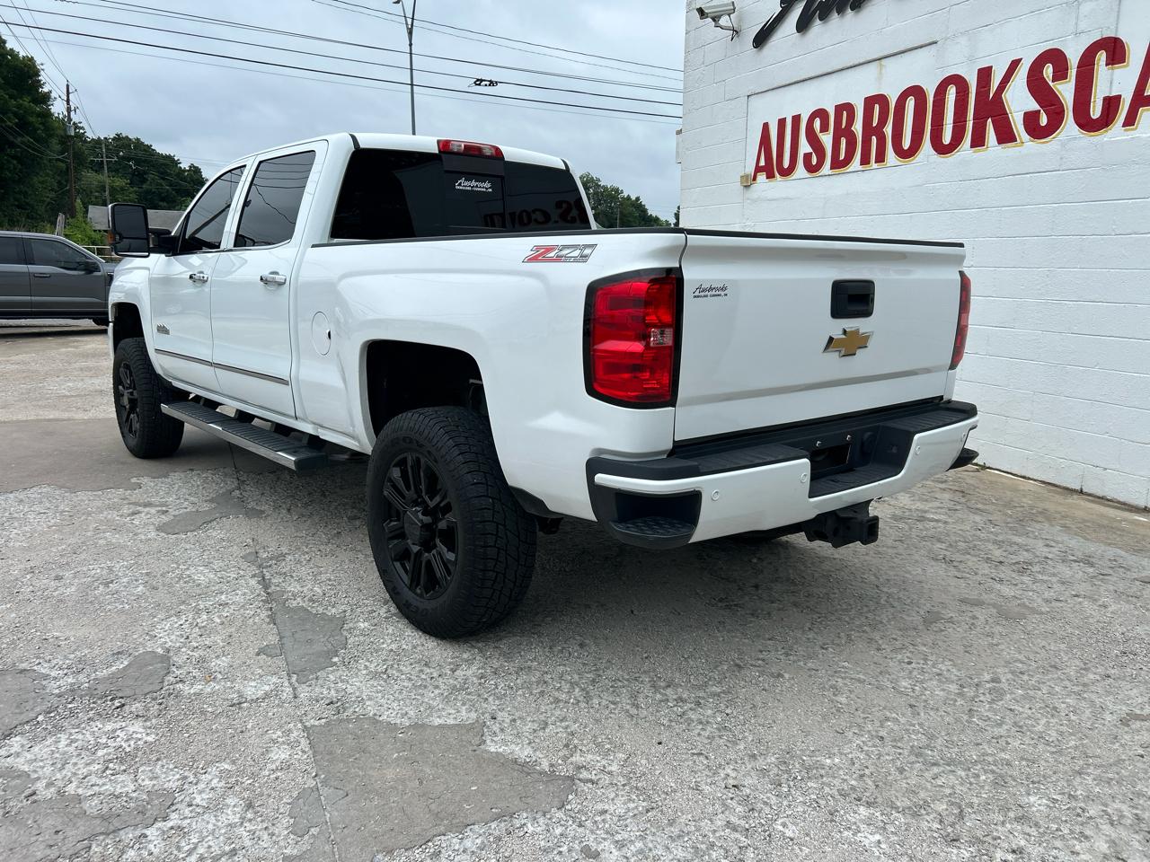 Chevrolet Silverado 2500HD Built After Aug 14 4WD Crew Cab 153.7" High Country 2015