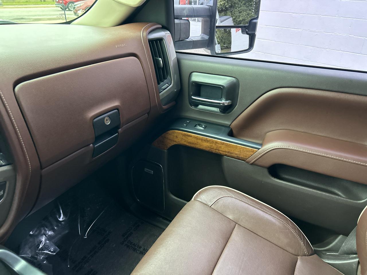 Chevrolet Silverado 2500HD Built After Aug 14 4WD Crew Cab 153.7" High Country 2015