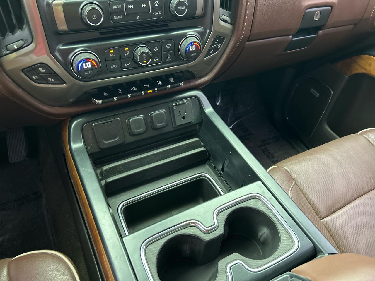 Chevrolet Silverado 2500HD Built After Aug 14 4WD Crew Cab 153.7" High Country 2015