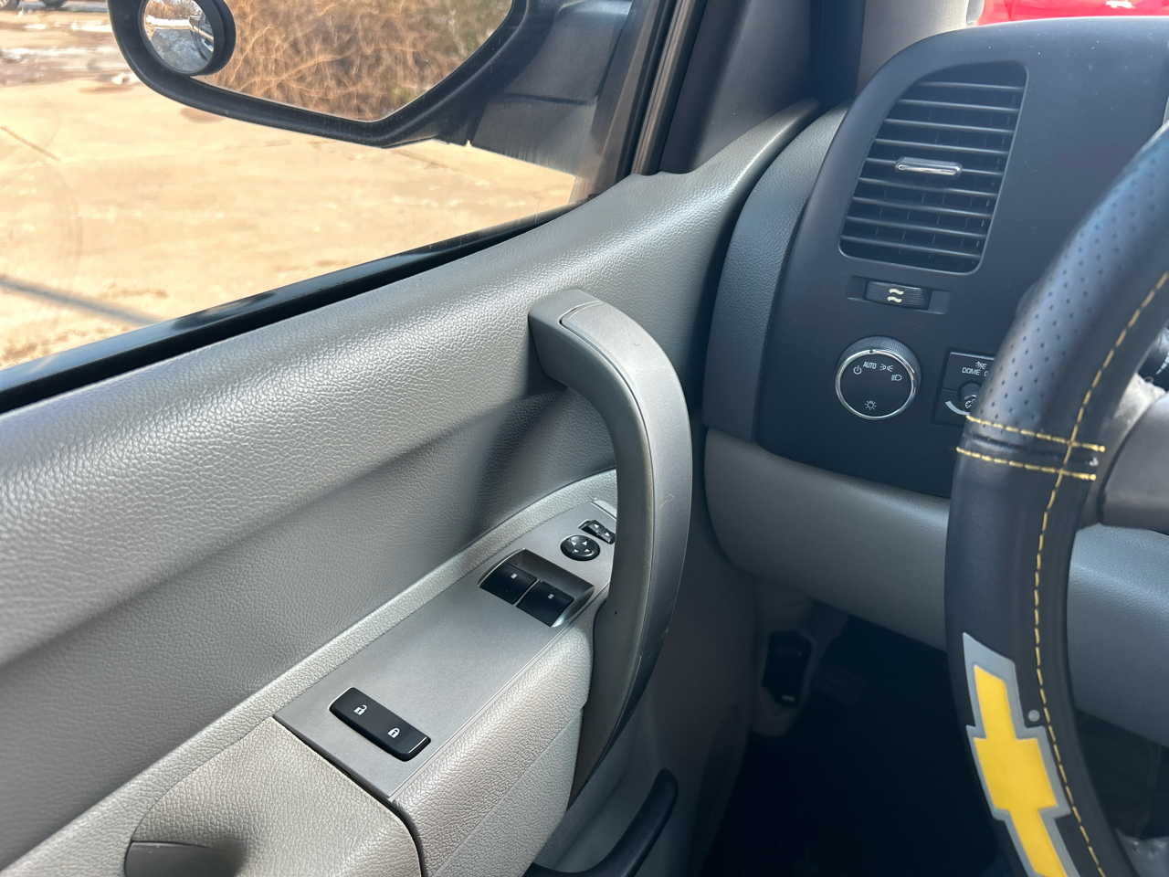 Chevrolet Silverado 1500 2WD Reg Cab 119.0" LT 2012