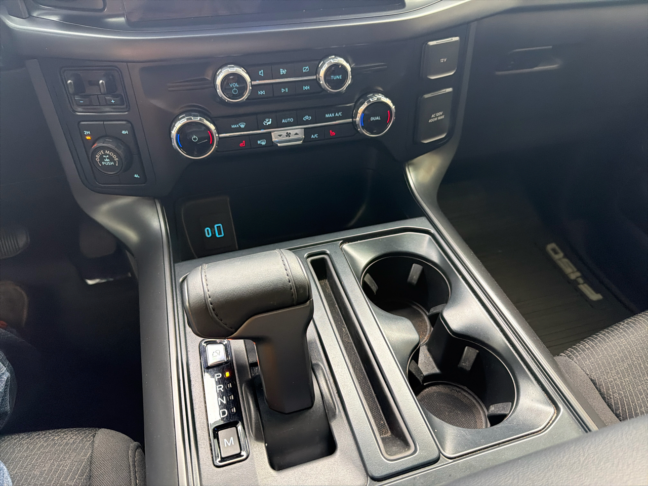 Ford F-150 4WD SuperCrew 150" XLT 2024