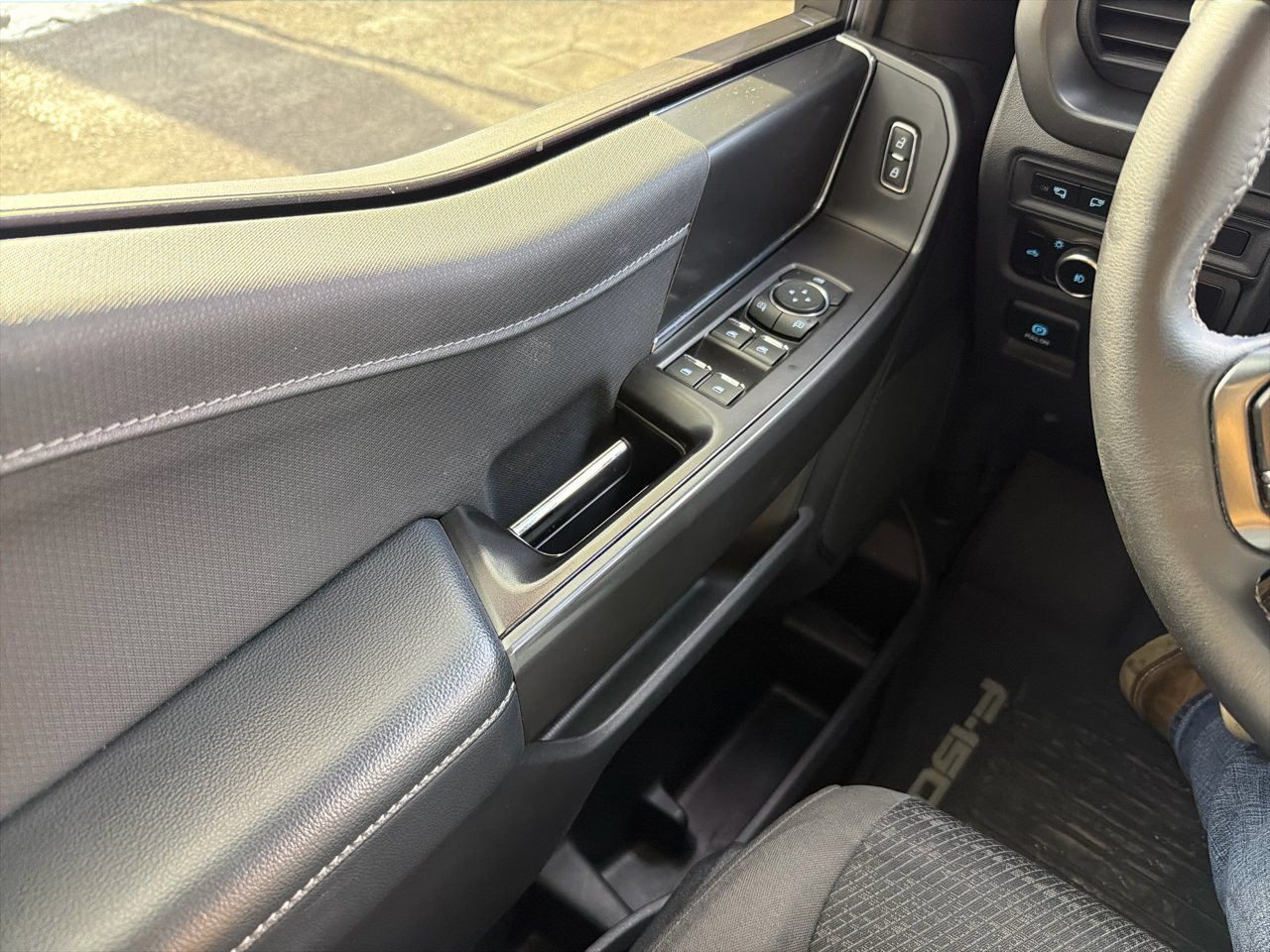 Ford F-150 4WD SuperCrew 150" XLT 2024