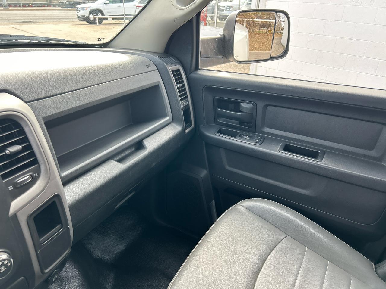 RAM 3500 4WD Crew Cab 169" Tradesman 2016