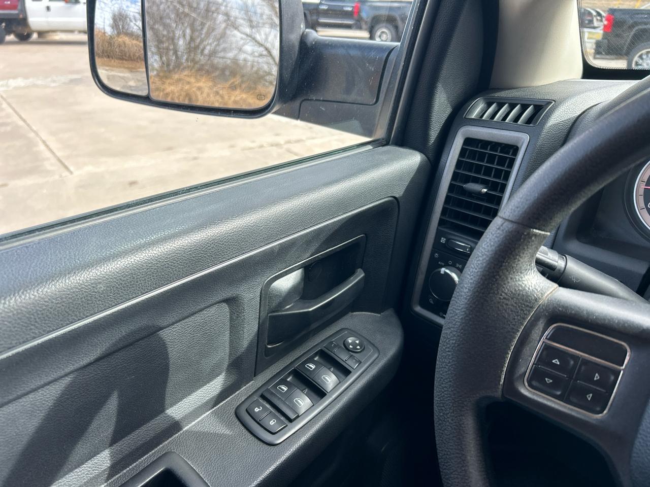 RAM 3500 4WD Crew Cab 169" Tradesman 2016