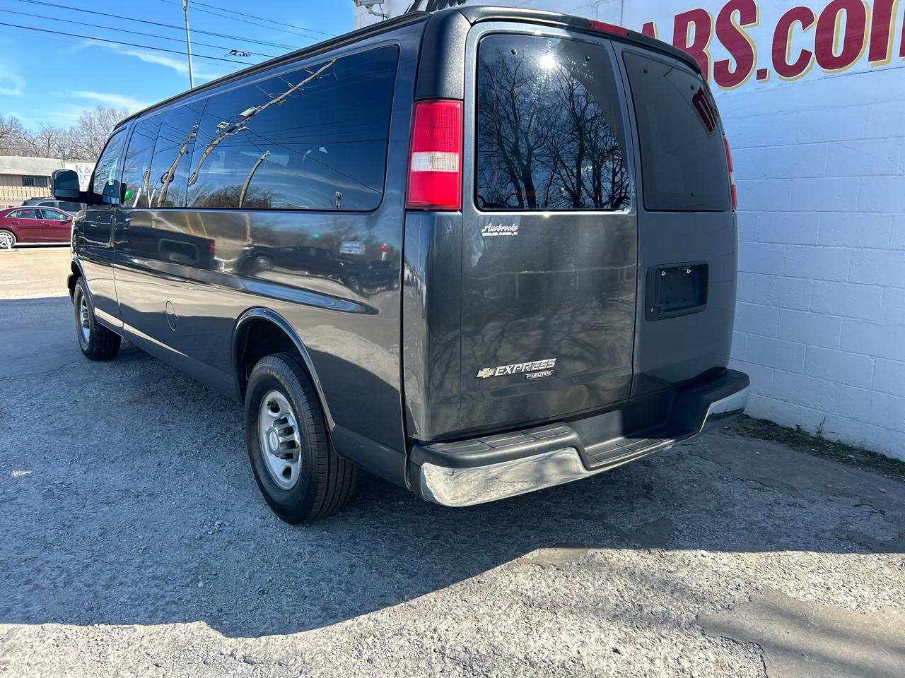 Chevrolet Express Passenger RWD 3500 155" LT w/1LT 2014