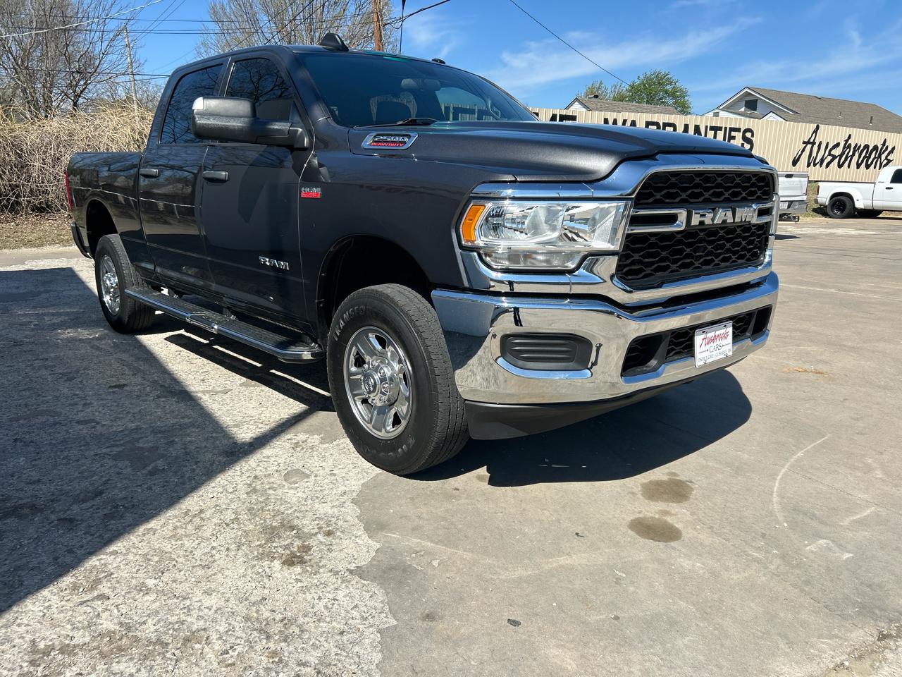 RAM 2500 Tradesman 4x4 Crew Cab 6'4" Box 2022