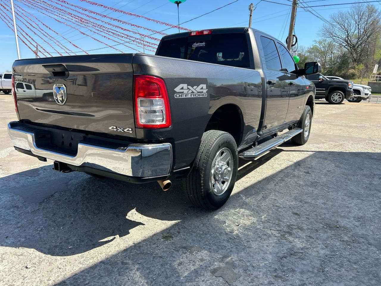 RAM 2500 Tradesman 4x4 Crew Cab 6'4" Box 2022