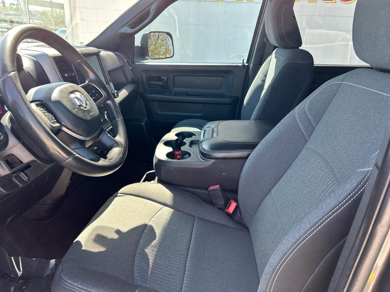 RAM 2500 Tradesman 4x4 Crew Cab 6'4" Box 2022