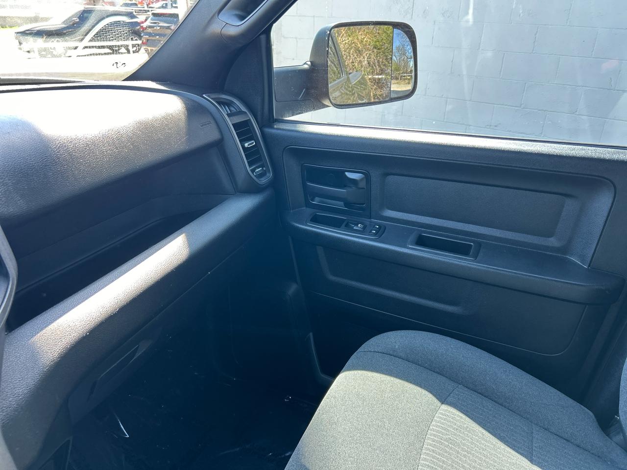 RAM 2500 Tradesman 4x4 Crew Cab 6'4" Box 2022