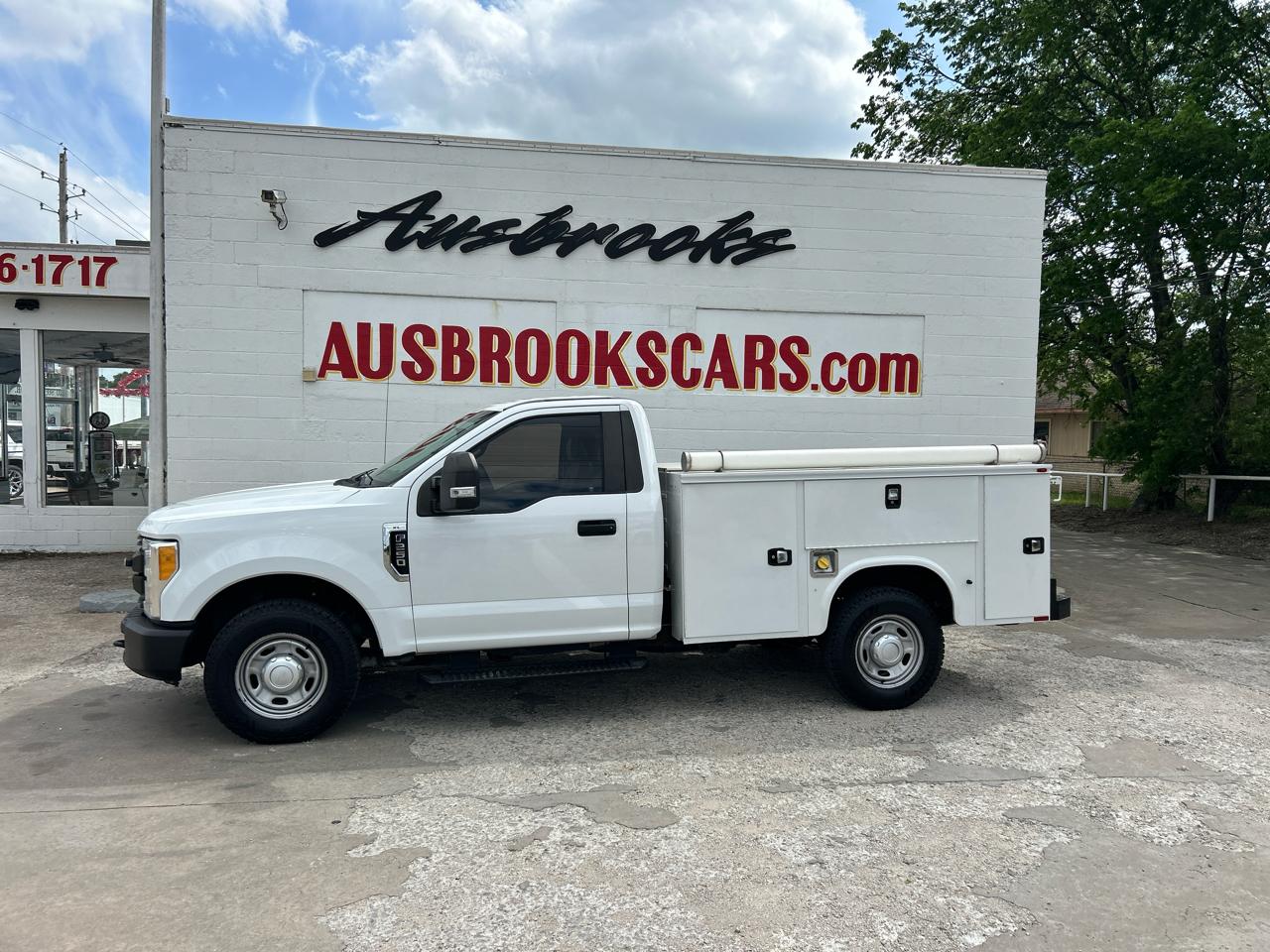 2017 Ford Super Duty F-250 SRW XLT 2WD Reg Cab 8' Box