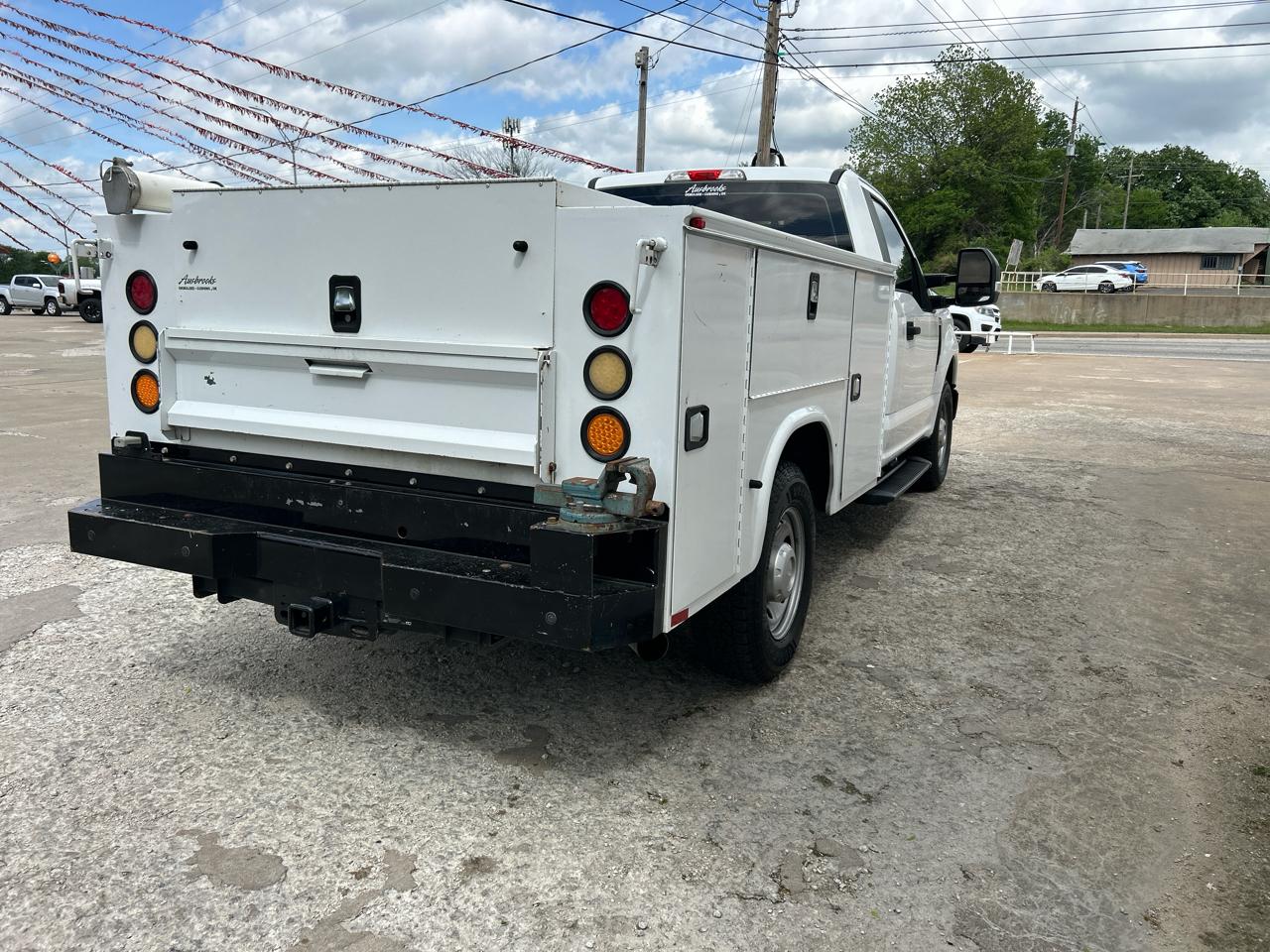 Ford Super Duty F-250 SRW XLT 2WD Reg Cab 8' Box 2017