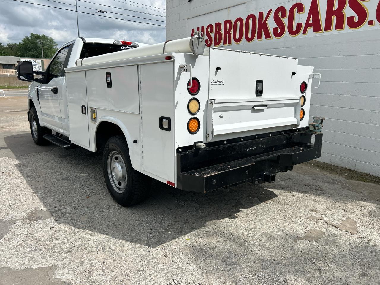 Ford Super Duty F-250 SRW XLT 2WD Reg Cab 8' Box 2017