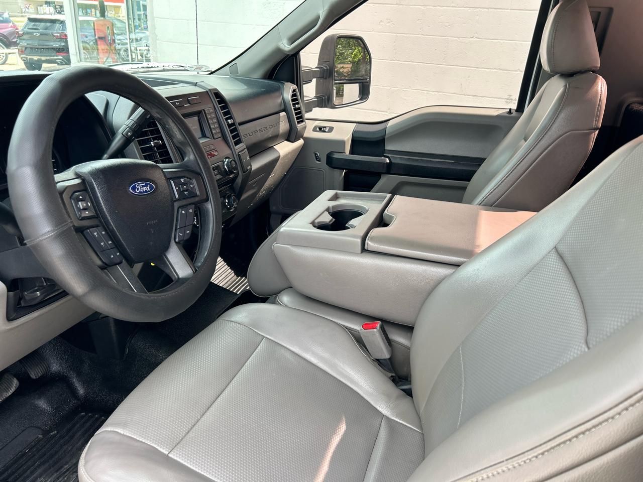 Ford Super Duty F-250 SRW XLT 2WD Reg Cab 8' Box 2017