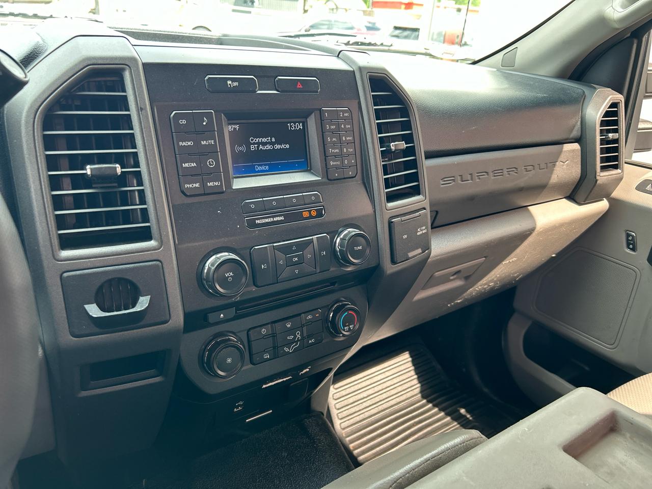 Ford Super Duty F-250 SRW XLT 2WD Reg Cab 8' Box 2017