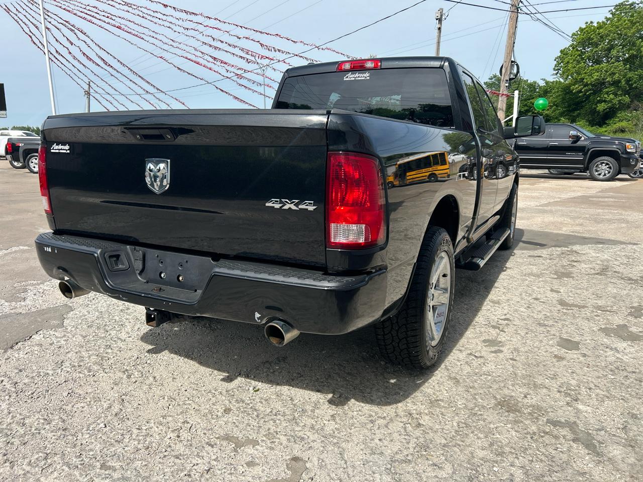 RAM 1500 4WD Quad Cab 140.5" Express 2015