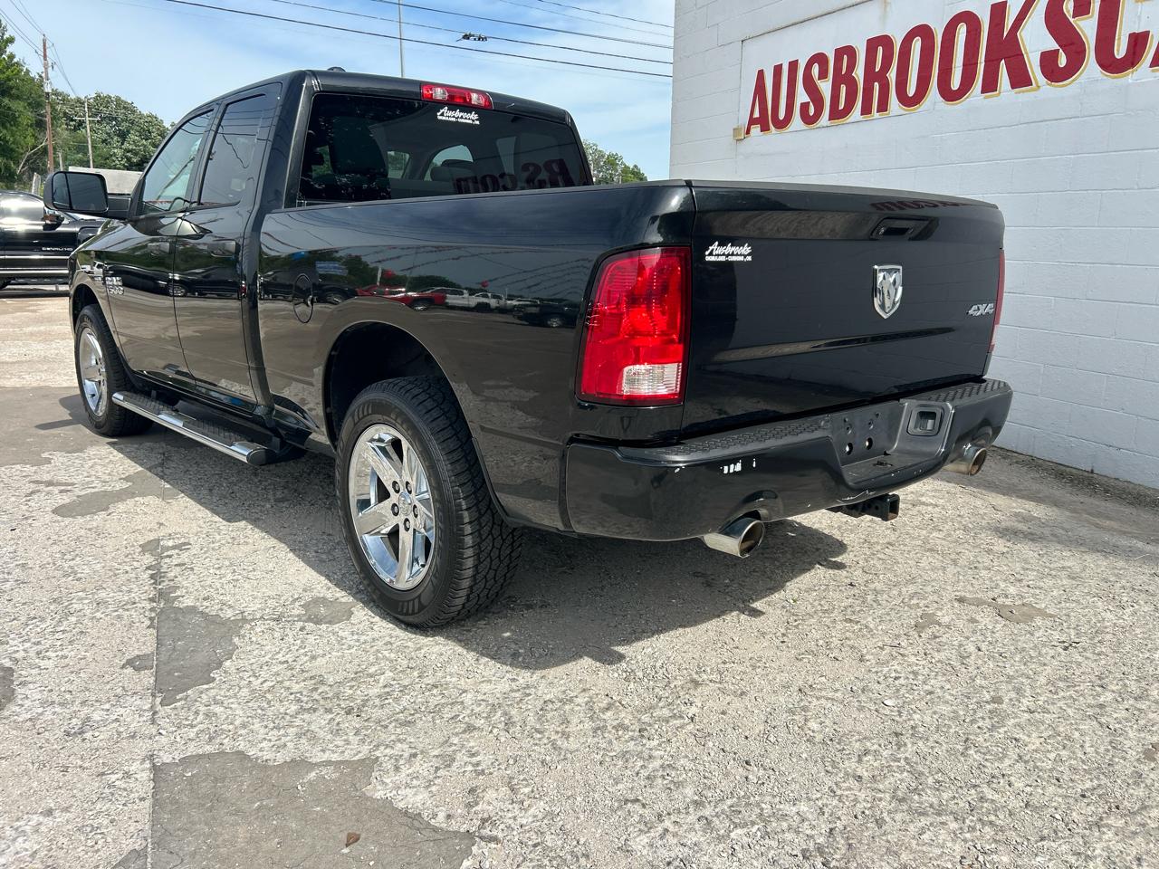RAM 1500 4WD Quad Cab 140.5" Express 2015