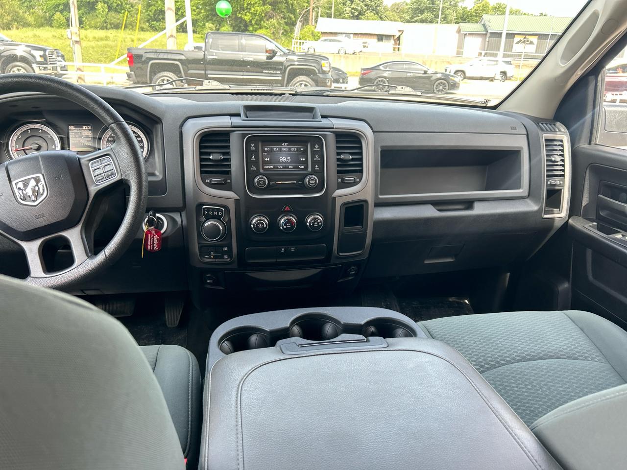 RAM 1500 4WD Quad Cab 140.5" Express 2015