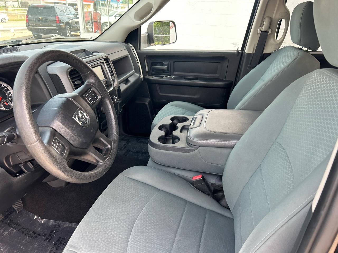RAM 1500 4WD Quad Cab 140.5" Express 2015