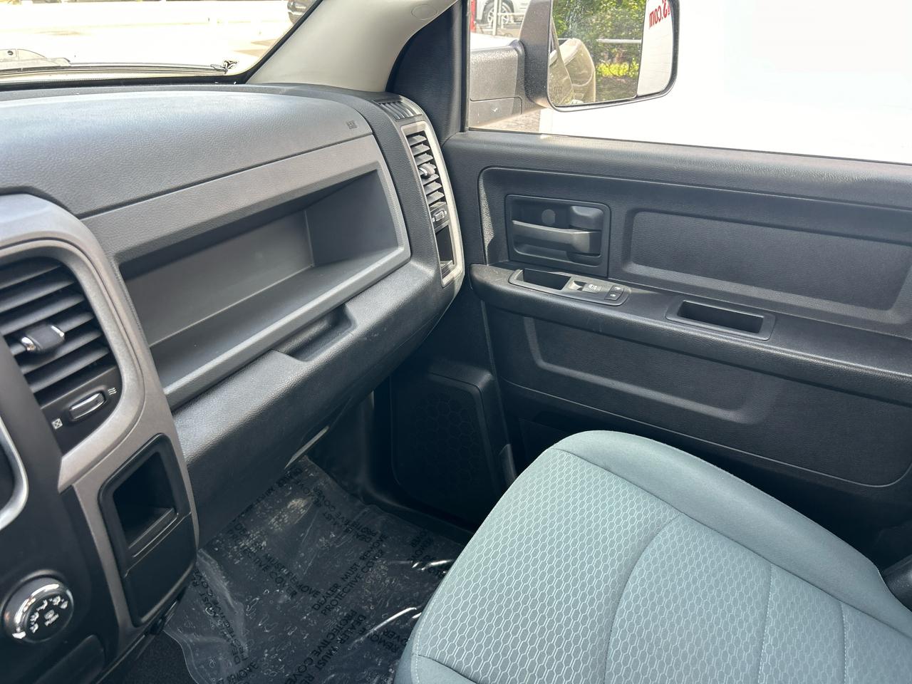 RAM 1500 4WD Quad Cab 140.5" Express 2015
