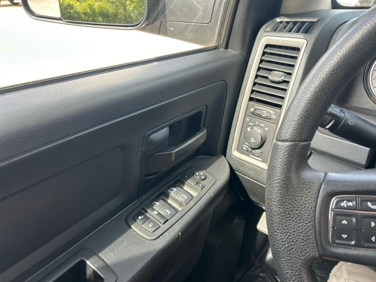 RAM 1500 4WD Quad Cab 140.5" Express 2015