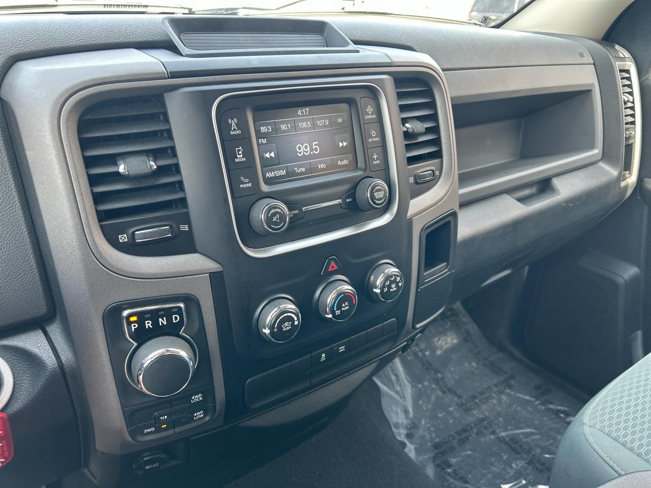 RAM 1500 4WD Quad Cab 140.5" Express 2015