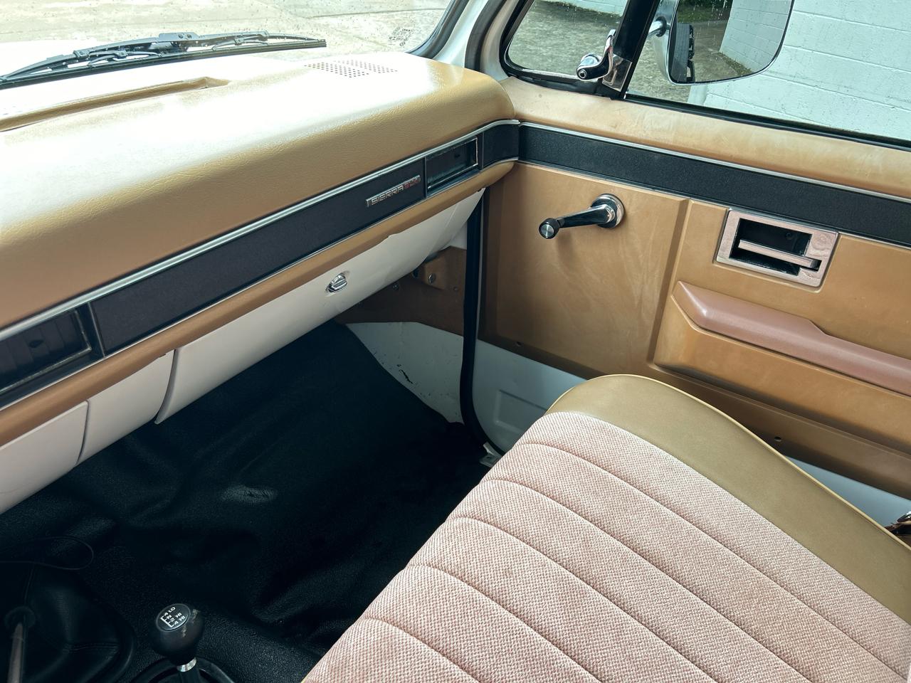 GMC 1 Ton Chassis-Cabs Reg Cab 135.5" 4WD 1989
