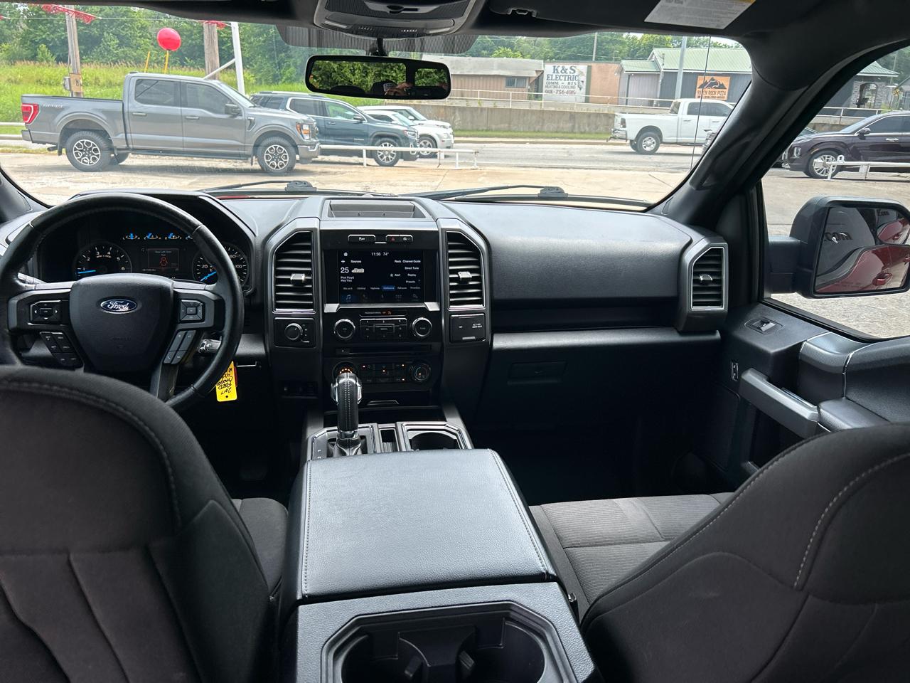 Ford F-150 4WD SuperCrew 139" XLT 2017
