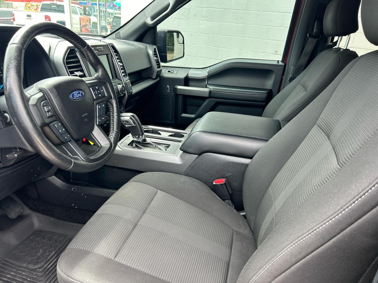 Ford F-150 4WD SuperCrew 139" XLT 2017